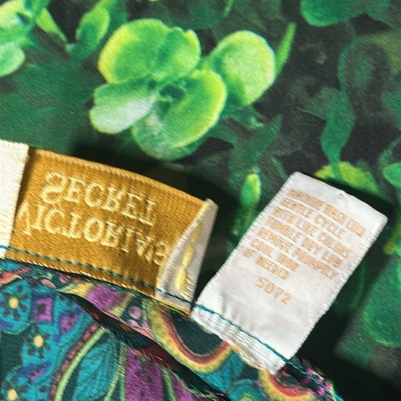 Vintage 80’s Victoria’s Secret Gold Label Colorful Paisley Satin Slip size Small - Picture 8 of 16